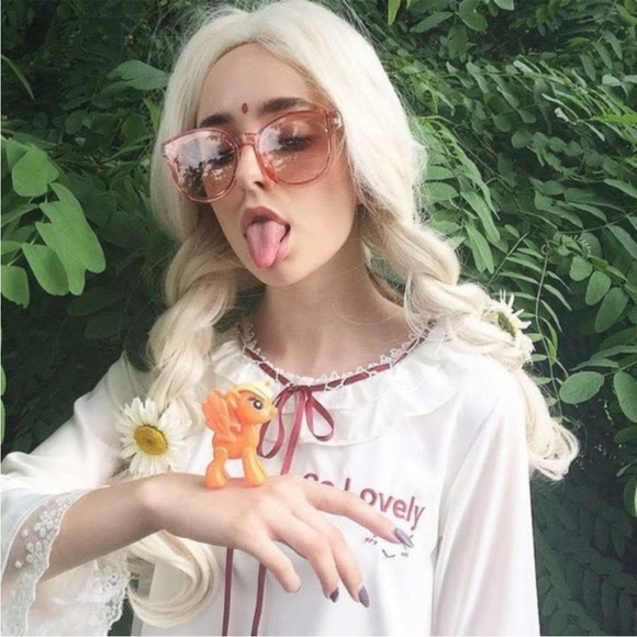 22” White Blonde Lace Front Wig *NEW*